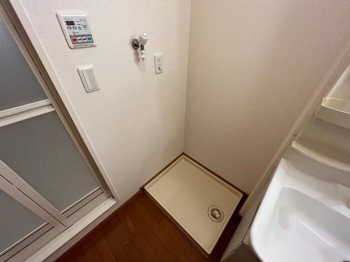 物件内観写真10　(洗濯機置場)