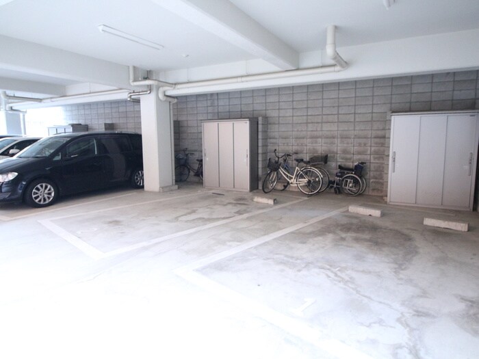 物件外観写真4　(駐車場)