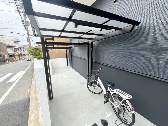 物件外観写真4　(駐輪場)