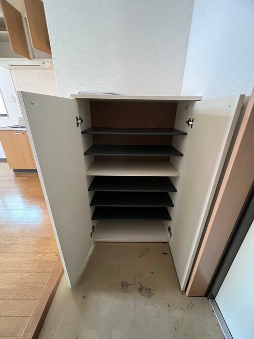 物件内観写真4　(靴箱)