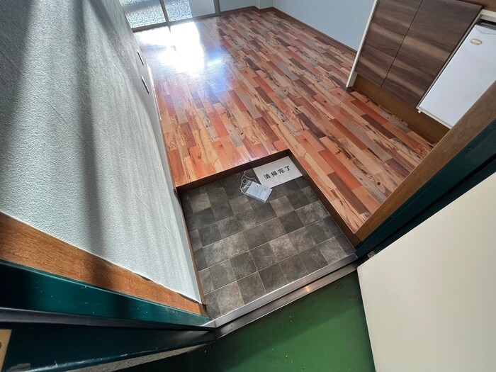物件内観写真14　(玄関)