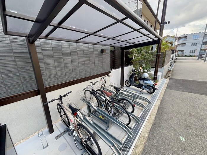 物件外観写真4　(駐輪場)