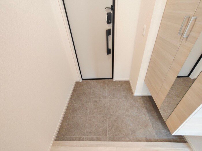 物件内観写真11　(玄関)