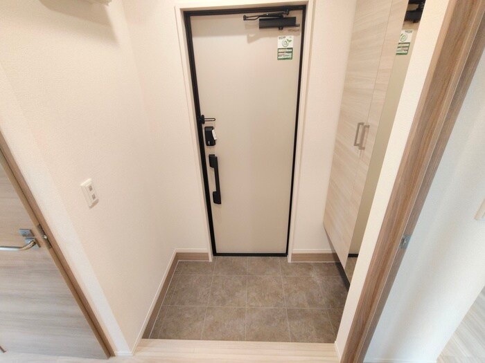 物件内観写真16　(玄関)