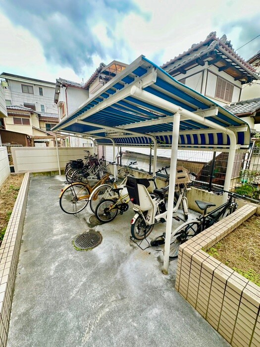 物件外観写真5　(駐輪場)