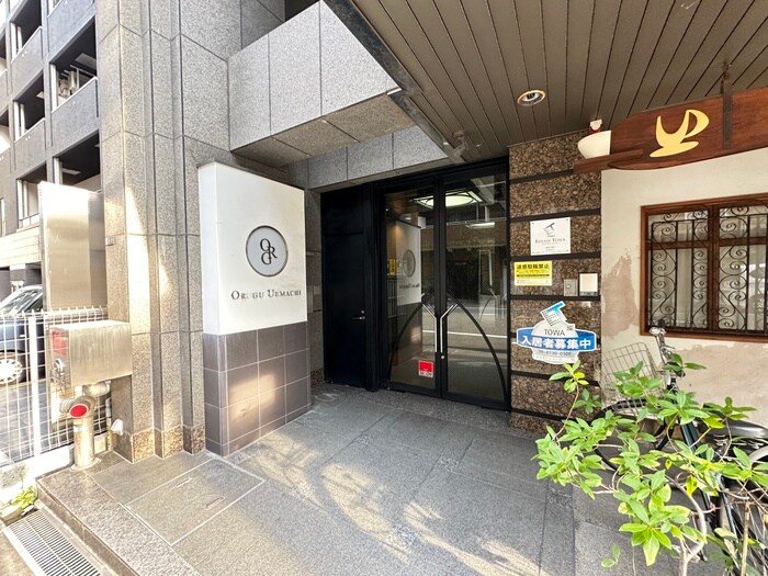 物件外観写真2　(エントランス部分)