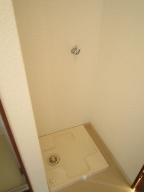 物件内観写真12　(洗濯機置場)