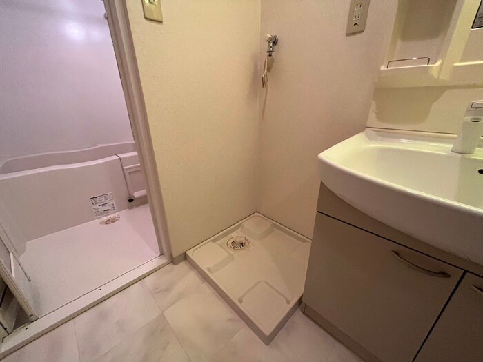 物件内観写真12　(洗濯機置場)