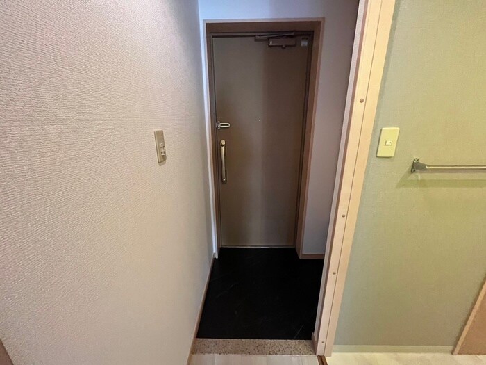 物件内観写真15　(玄関)