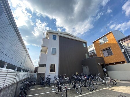 East Field外観写真