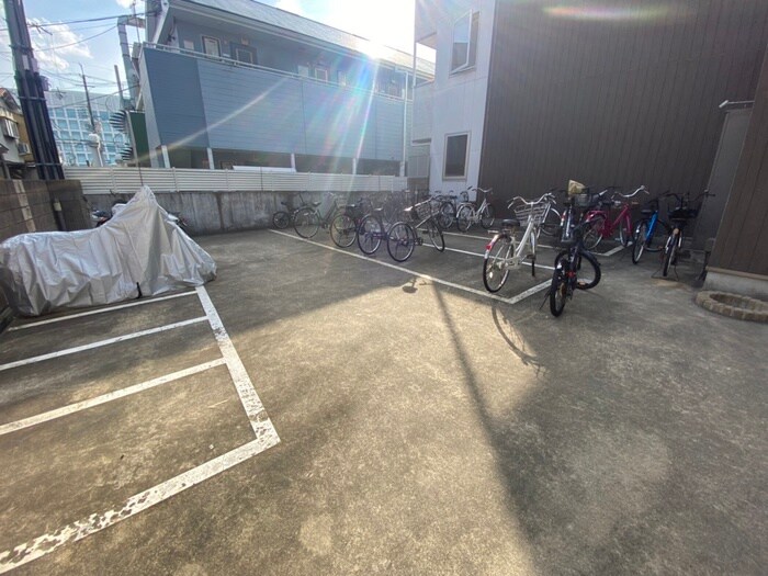 物件外観写真2　(駐輪場)