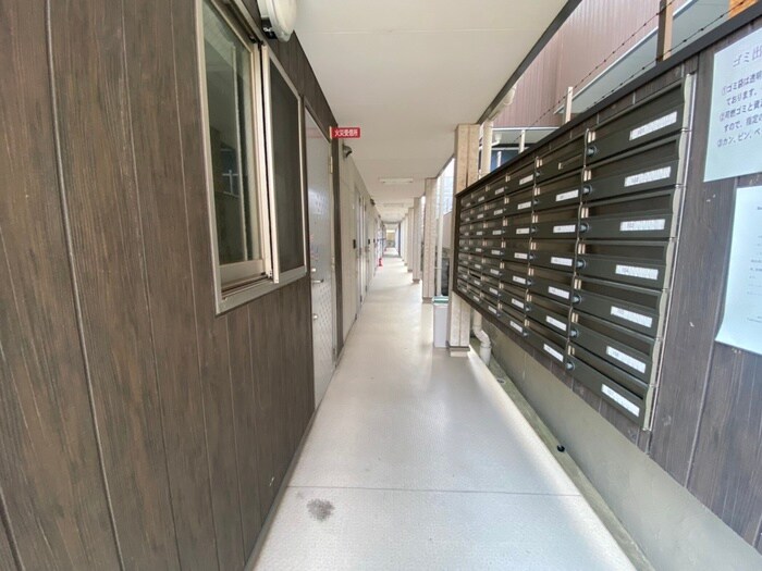 物件外観写真4　(エントランス部分)