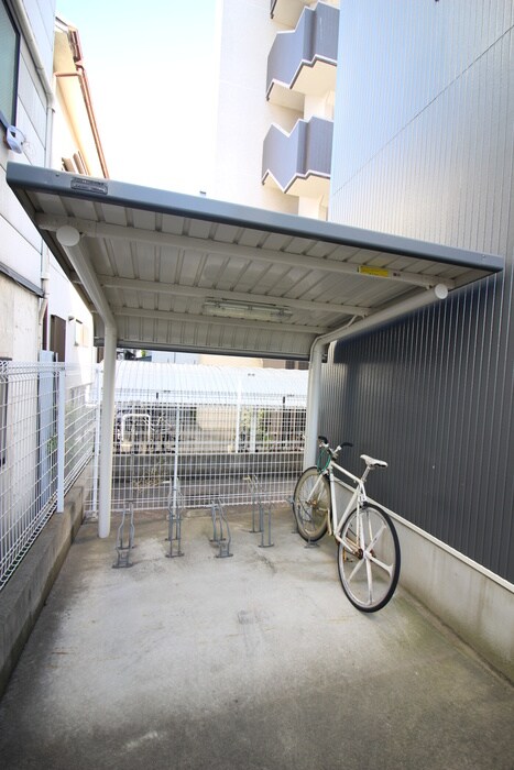 物件外観写真5　(駐輪場)