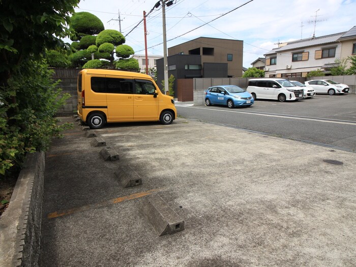 物件外観写真6　(駐車場)