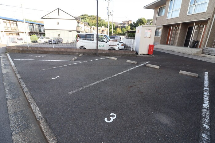 物件外観写真2　(駐車場)