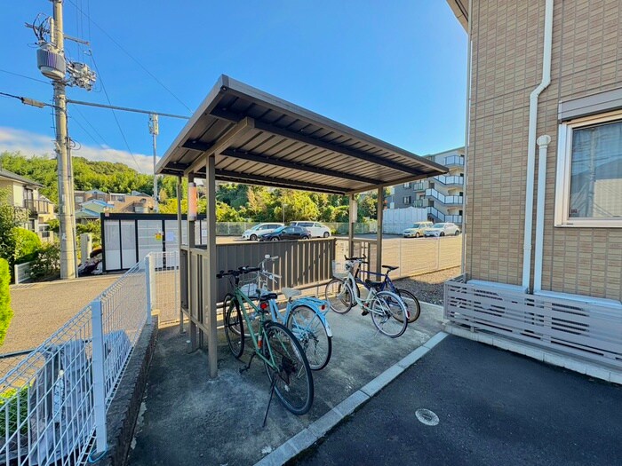物件外観写真3　(駐輪場)