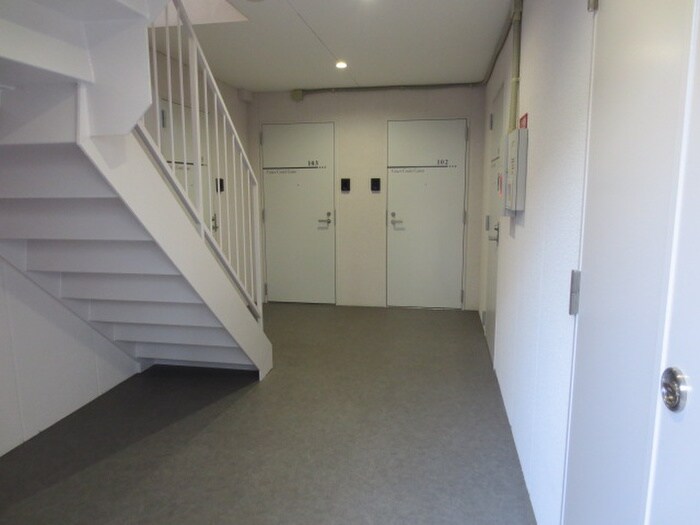 物件外観写真3　(エントランス部分)