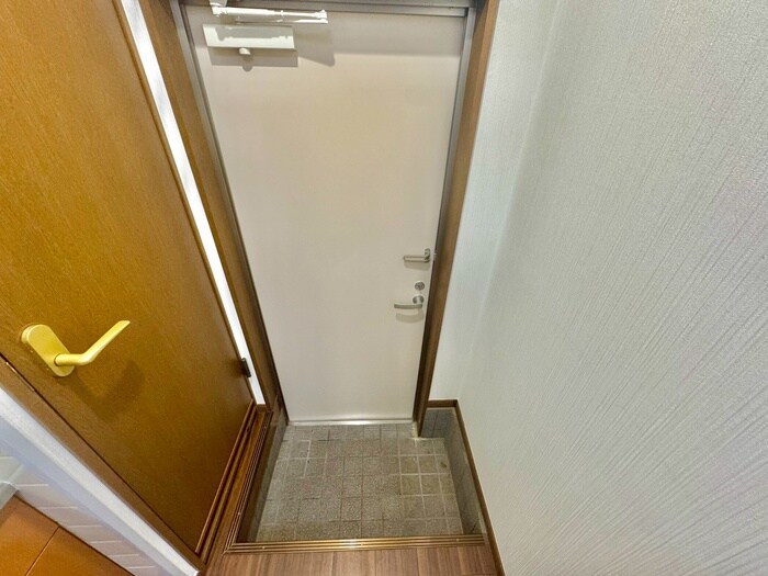 物件内観写真14　(玄関)