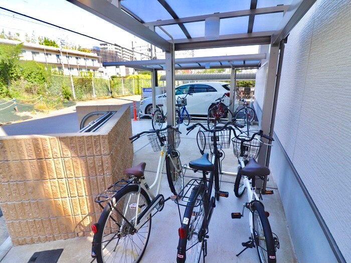 物件外観写真5　(駐輪場)