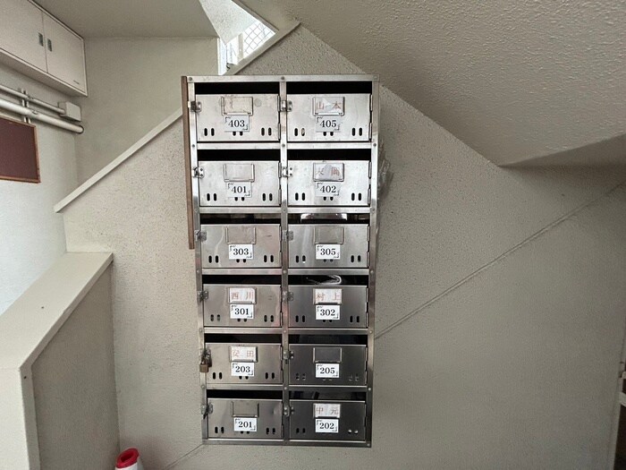 物件外観写真5　(エントランス部分)