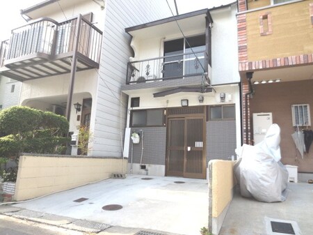 吉川様醍醐僧尊坊町1-70貸家外観写真