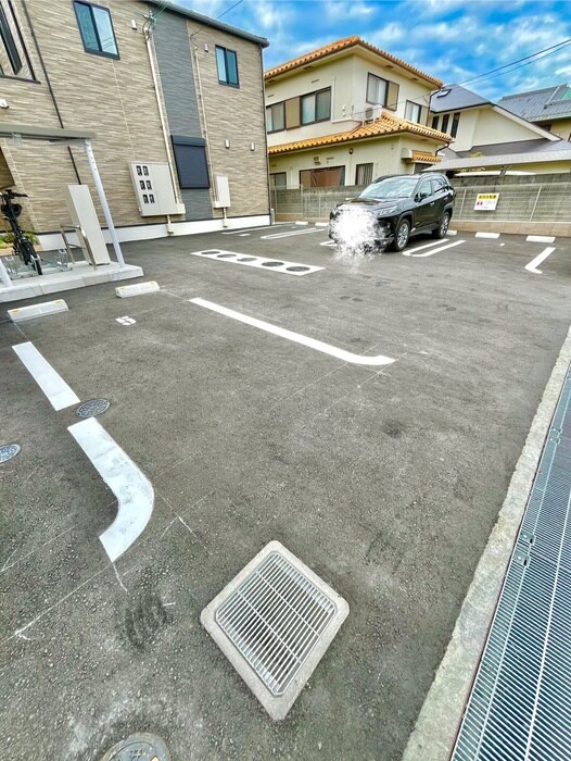 物件外観写真3　(駐車場)