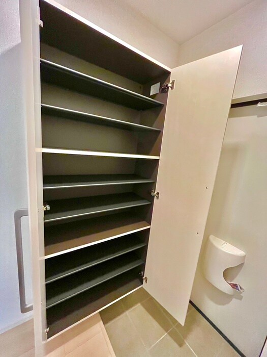 物件内観写真18　(靴箱)