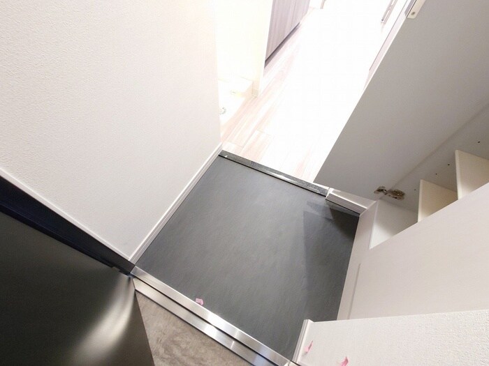 物件内観写真15　(玄関)