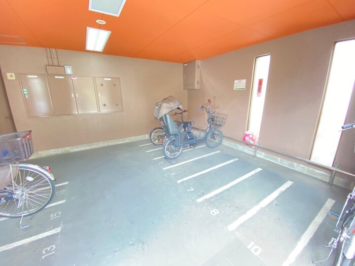 物件外観写真5　(駐輪場)