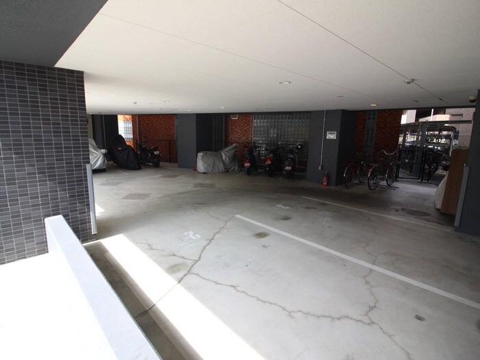 物件外観写真2　(駐車場)