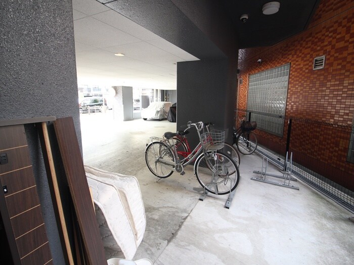 物件外観写真3　(駐輪場)