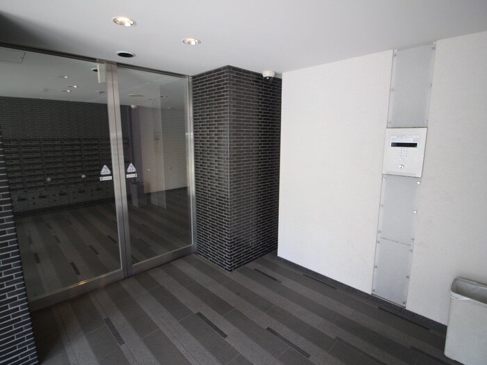 物件外観写真5　(エントランス部分)