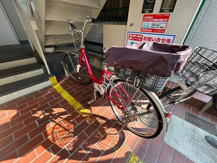 物件外観写真4　(駐輪場)