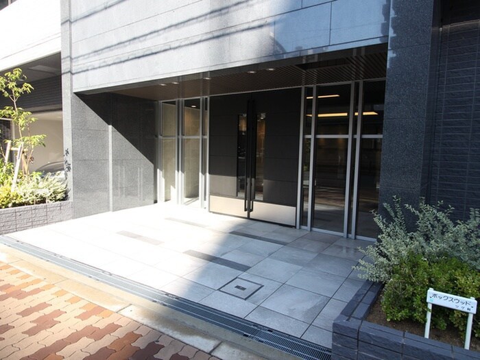 物件外観写真2　(エントランス部分)