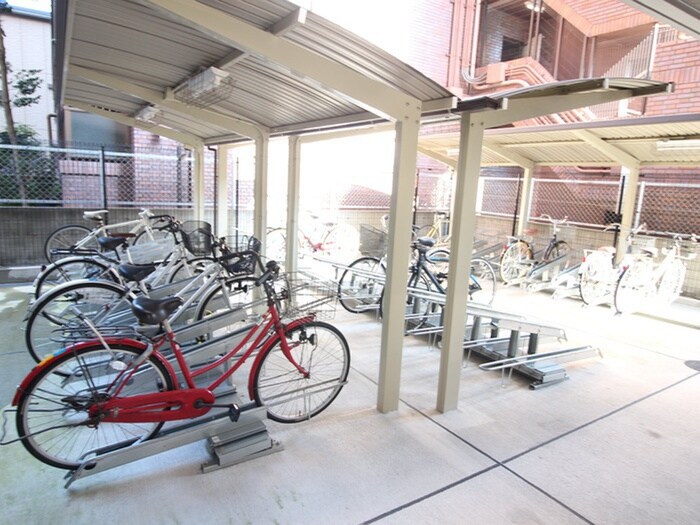 物件外観写真4　(駐輪場)