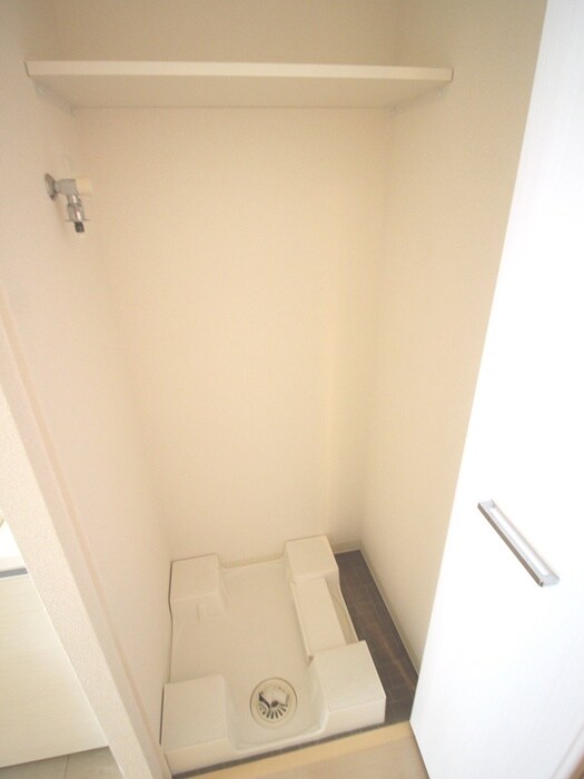 物件内観写真10　(洗濯機置場)