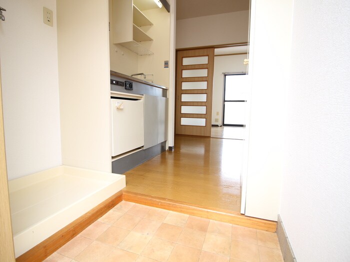 物件内観写真7　(玄関)