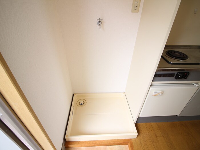 物件内観写真8　(洗濯機置場)