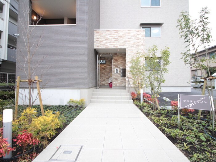 物件外観写真2　(エントランス部分)