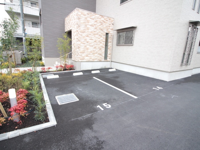 物件外観写真4　(駐車場)