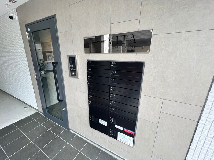 物件外観写真3　(エントランス部分)