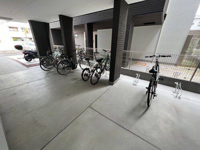 物件外観写真4　(駐輪場)