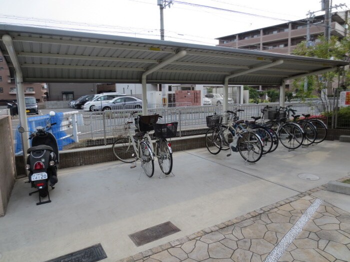 物件外観写真2　(駐輪場)
