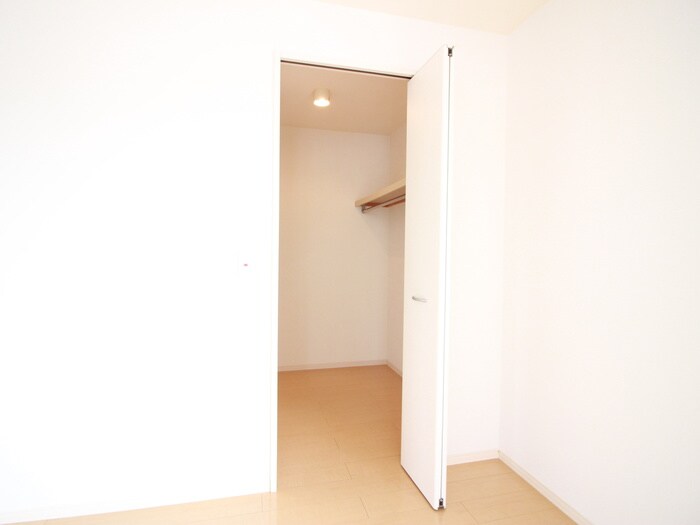 物件内観写真12　(収納)