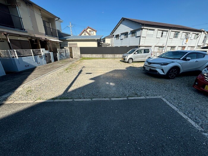 物件外観写真4　(駐車場)
