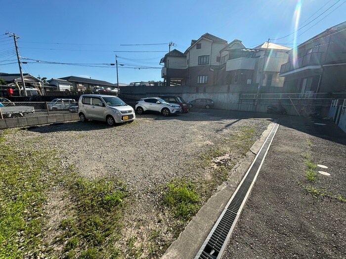物件外観写真5　(駐車場)