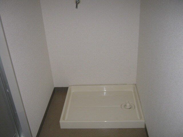 物件内観写真11　(洗濯機置場)