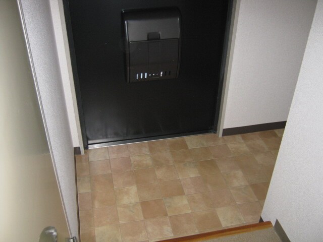 物件内観写真12　(玄関)