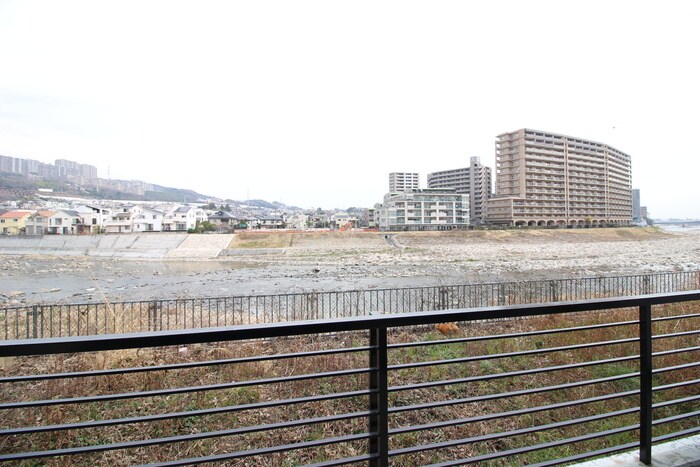 物件内観写真22　(室内からの展望)