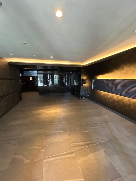 物件外観写真5　(エントランス部分)